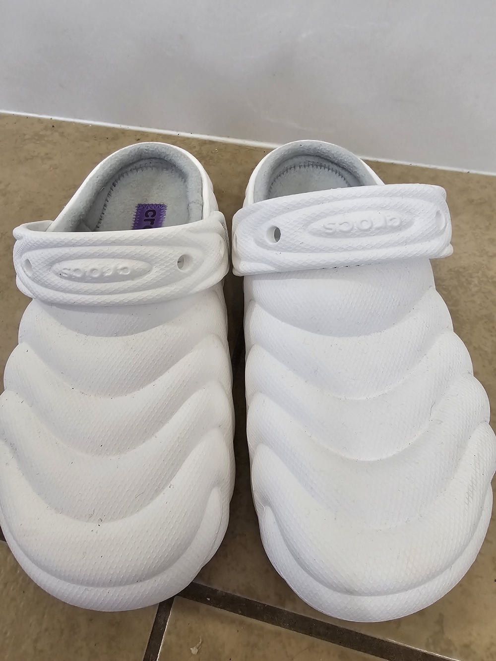 CROCS White Wave-Textured Clog with Heel Strap